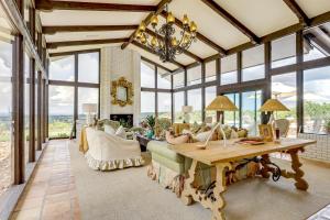 Stunning Views! Luxurious & Secluded Glen Rose Gem