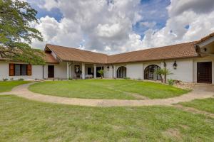 Stunning Views! Luxurious & Secluded Glen Rose Gem