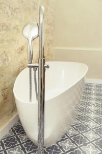 Rent a Room - Chenier B