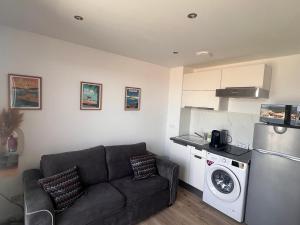 Appartement avec vue lac - mer et commerces à pied - wifi & clim