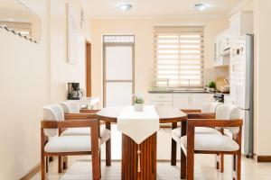 Maskani III - Cozy 2BR, Fast Wi-Fi, Backup Power, Workspace, Secure Gated Estate