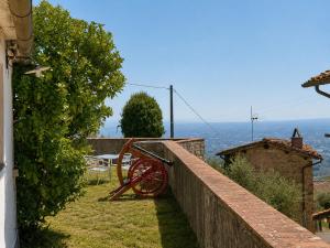 VILLA Castel del Monte - Panoramic Tuscan Villa with Jacuzzi