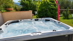 VILLA Castel del Monte - Panoramic Tuscan Villa with Jacuzzi