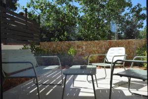 Kostas luxury Sea-View apartments near Airport and Beach