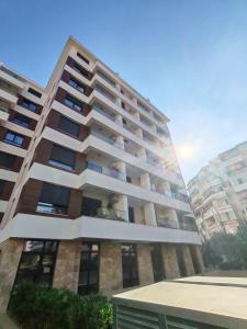 City center luxurious apartment