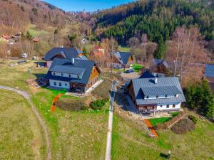 Chalupy Bret v Krkonoších- prostorná chalupa se 3 apartmány, se saunou nebo vířivkou