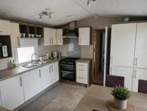 280 Caldey View, Lydstep Beach, Tenby