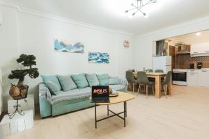 Emerald Oasis by Nexus, next to White Tower and TIF with Jacuzzi, 2 bedrooms