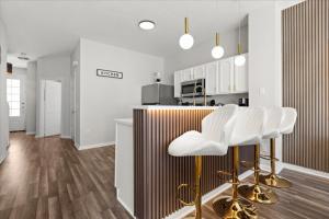 3 Bedrooms 3 Bathrooms Windsor Hills 2570 Ml