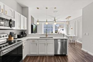 3 Bedrooms 3 Bathrooms Windsor Hills 2570 Ml