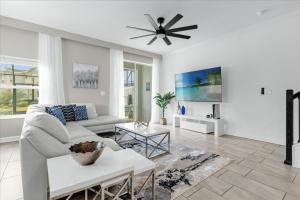 5 Bedrooms 4 Bathrooms Storey Lake 3019Pl