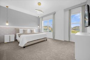6 Bedrooms 4 Bathrooms Solara Resort 2322Zp