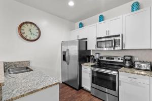 3 Bd 2 Ba Lucaya Village 20-107