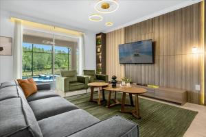 8 Bedroom 5 Bathroom Storey Lake 2992 Pl
