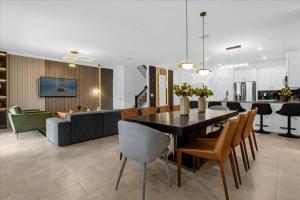 8 Bedroom 5 Bathroom Storey Lake 2992 Pl