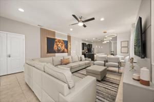 7 Bd 55 Ba Windsor At Westside 1897 Nc