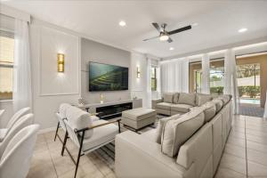 7 Bd 55 Ba Windsor At Westside 1897 Nc