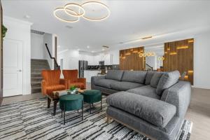 8 Bedroom 5 Bathroom Storey Lake 2928 Pl