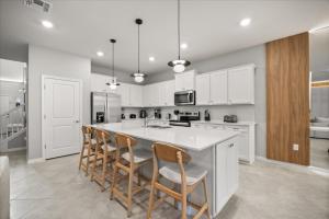 8 Bd 6 Ba Windsor Cay 15914 Cc