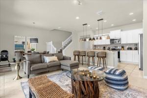 5 Bd 45 Ba Windsor At Westside 2413 Ds