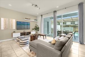 5 Bd 45 Ba Windsor At Westside 2413 Ds