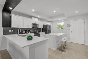 2 Bedroom 2 Bathroom Atorey Lake 4751-205 Ct