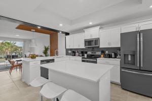 2 Bedroom 2 Bathroom Atorey Lake 4751-205 Ct