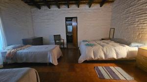 CASA de CAMPO CON PILETA Y CANCHA DE FUTBOL EN JUANA KOSLAY