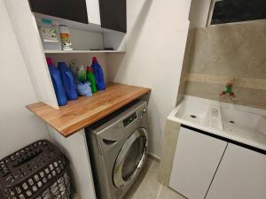 Amazing Penthouse 802, Jacuzzi, 15 min to Provenza