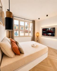 MONACO - MENTON - FULL CLIM - 6 PERSONS - 2 BEDROOMS - FULL RENOVATED - HYPERCENTER - BEACH AND SUn