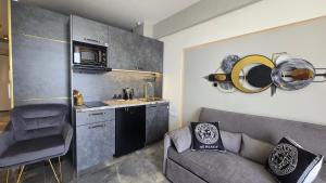 Artisti Elena Thalassa Golden Suites 1