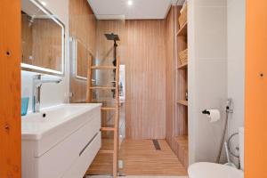 Coastal Escape - Appart chic, piscine & terrasse