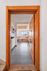 Coastal Escape - Appart chic, piscine & terrasse