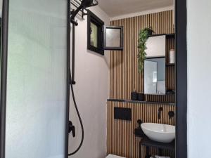 Beach House Sanremo - piscina parcheggio e spiaggia