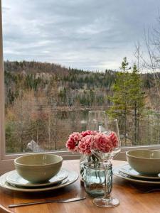 Peaceful Lake Chalet with Kayaks & BBQ & Fire Pit
