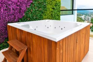 Apartamento vista al mar, piscina, sauna, jacuzzi lovely