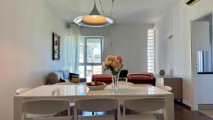Spacious and central - 5 minutes from the beach