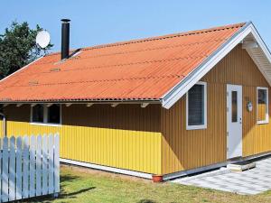 6 person holiday home in Fårvang