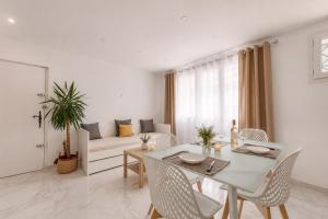 appartement entièrement rénové ,central, près du port et des plages
