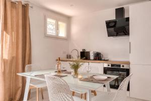 appartement entièrement rénové ,central, près du port et des plages