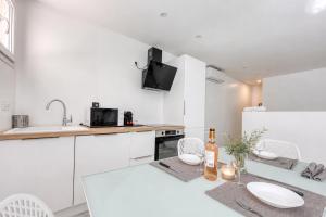 appartement entièrement rénové ,central, près du port et des plages