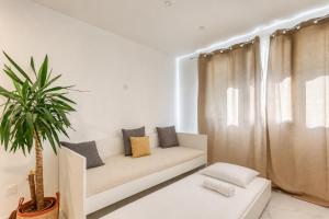 appartement entièrement rénové ,central, près du port et des plages
