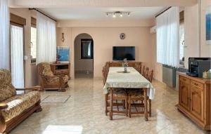 2 Bedroom Stunning Apartment In Pomer