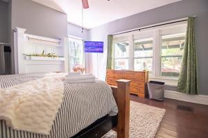 Magnolia Middle Suite Queen BedsCouplesDowntown