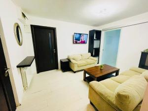 MBZ Apartments #2 - 2 bedrooms, Private Parking & Air Conditioning