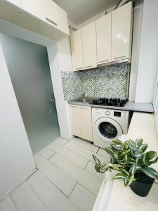 MBZ Apartments #2 - 2 bedrooms, Private Parking & Air Conditioning