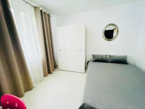 MBZ Apartments #2 - 2 bedrooms, Private Parking & Air Conditioning