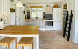 Cozy Home In Sjællands Odde With Wifi