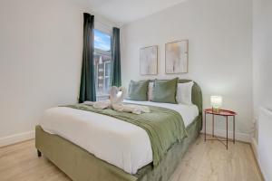 Stylish 3 Bed Town House in Newham, Manor Park