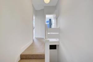 Stylish 3 Bed Town House in Newham, Manor Park
